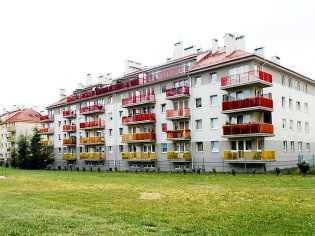 Felicjanek - dwa pokoje, osobna jasna kuchnia, łazienka, balkon. Widok na Kościół Mariacki.