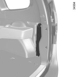 ZESTAW NARZĘDZI 1 2 2 5 4 1 3 4 Dostęp do narzędzi Narzędzia znajdują się w bagażniku. Obecność poszczególnych narzędzi w zestawie zależy od wersji pojazdu.