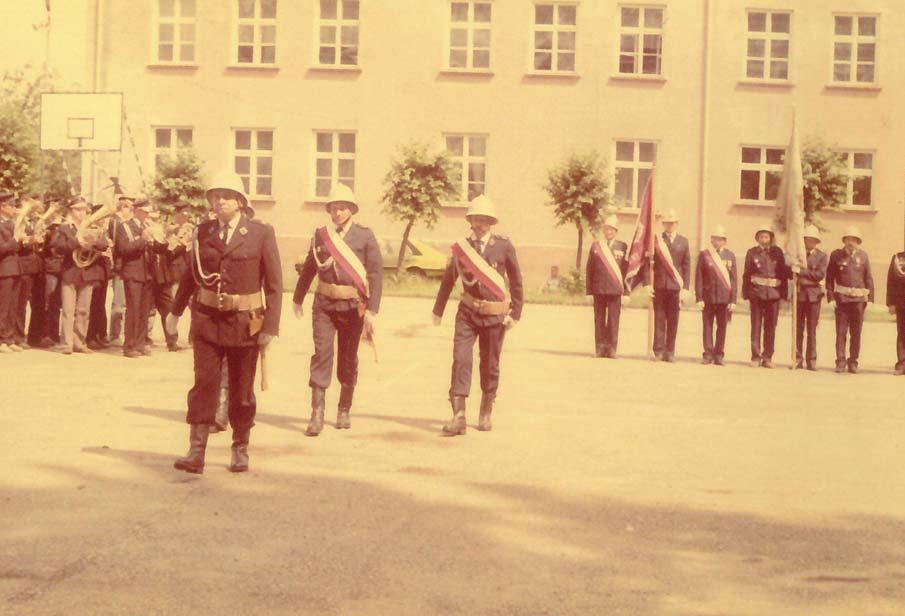 4 Kronika Zarządu Oddziału Gminnego Związku Ochotniczej Straży Pożarnej w Lelowie 1973 Poczet Sztandarowy 1988 r.