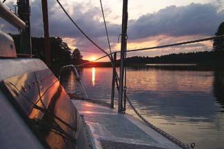 13). Mazury mają cenne, uznane zabytki sakralne. Między innymi we wsi Wojnowo znajduje się klasztor staroobrzędowców z połowy XIX w.