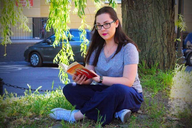 student z pasją fot. Dawid Machecki uzależniona od działania ewa mędrzecka Na swoim kanale ma ponad 7 tysięcy subskrybentów, a na paznokciach zawsze staranny manicure.