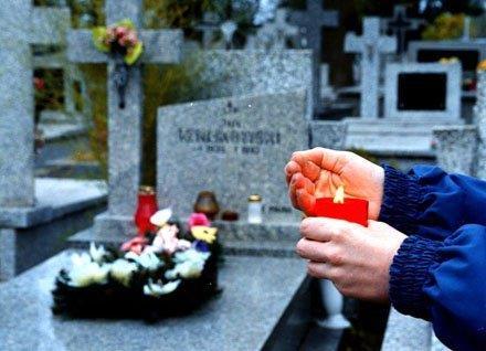Kościół w tym dniu wspomina zmarłych pokutujących za grzechy w czyśćcu.