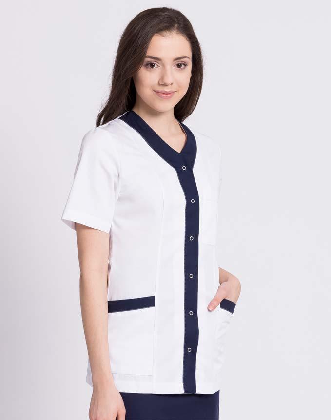 LINIA STANDARD BLUZA DAMSKA BD04 Damska bluza medyczna charakteryzująca się klasycznym, uniwersalnym krojem. Dekolt w serek łączy się z przodem bluzy.