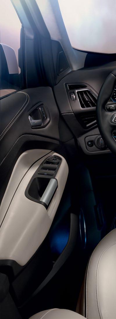 Systemy audio i nawigacji Radioodtwarzacz CD/MP3 z Ford SYNC 3 (ICFAJ) zawiera: kolorowy wyświetlacz dotykowy 8", zestaw głośnomówiący z Bluetooth i rozbudowaną funkcją sterowania głosem w języku