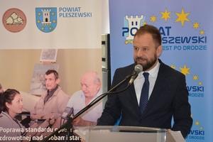 Starzejące się społeczeństwo to problem, o którym coraz częściej słyszymy. Pociąga ona za sobą m.in. zmiany w domach pomocy społecznej.
