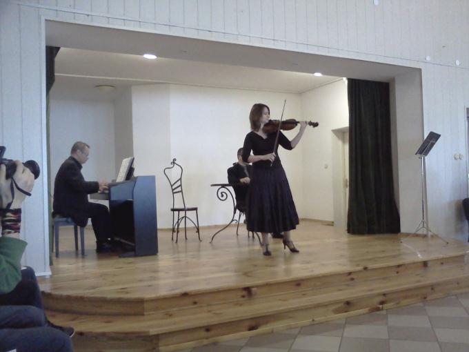 Dnia 22 marca 2012 r. w gminnym Centrum Kultury w Dąbrówce odbyła się filharmonia. Wybraliśmy się tam razem z naszą wychowawczynią panią Renatą Samsel. Wyszliśmy ze szkoły o godz. 11.