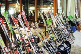 Chłodnice powietrza Goedhart VCI Chłodzenie i mrożenie Obszerny typoszereg jednostronnych, podsufitowych, przemysłowych chłodnic powietrza jest przeznaczony do przemysłowego chłodzenia i mrożenia.