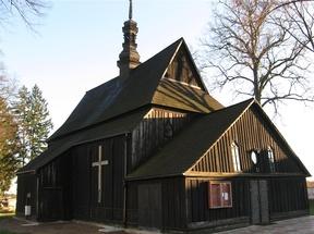 Teresy od Dzieciątka Jezus Gliniany Drewniany kościół W Glinianach znajduje się drewniany kościół parafialny pw. Świętego Wojciecha, pochodzący z 1573 r.