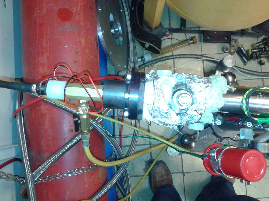 Do pomiaru fali uderzeniowej wykorzystano dwa czujniki ciśnienia Kistler 603B