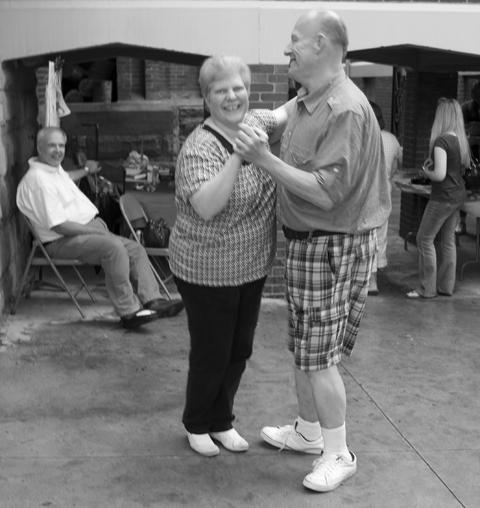 ST. STANISLAUS CLEVELAND, OHIO PARISH PICNIC ENTHUSIASM NOT DAMPEND BY