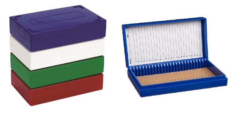 Wymiary: 137 x 137 x 128 mm. Nr-Art. Oznaczenie Na probówki Kolor Ilość miejsc Cena 2-1917 Pudełko na probówki 15 ml przeźroczysty 5 x 5 40.53 zł 2-1918 Pudełko na probówki 15 ml żółty 5 x 5 40.