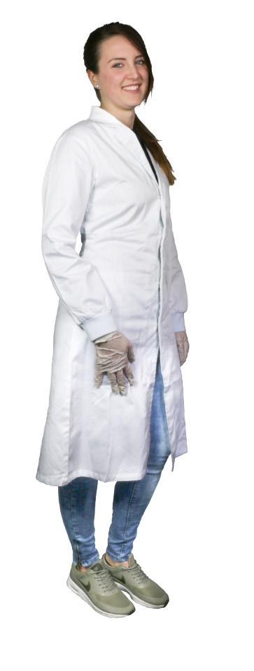 Fartuchy laboratoryjne męskie Męski fartuch laboratoryjny z praktycznymi rękawami oraz kołnierzem. Wąski krój. Wykonany w 100% z bawełny. Długość całkowita wynosi około 105 cm.