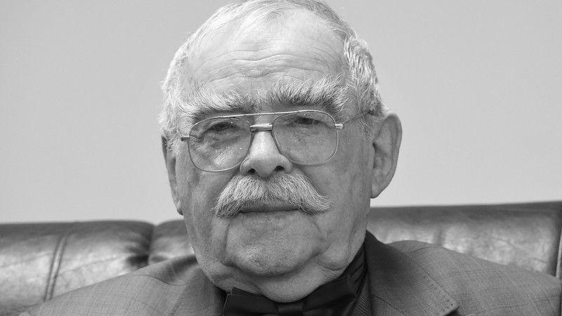Tadeusz Pabis, pisarz, poeta, prozaik publicysta, regionalista, nafciarz, pasjonat historii i założyciel Muzeum Przemysłu Naftowego i Etnografii w Libuszy, zmarł 4 lipca 2017 roku, w wieku 87 lat.