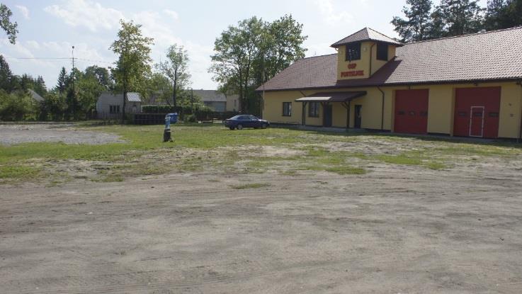 publicznej, brak wyraźnie zdefiniowanego centrum; brak miejsca integracji