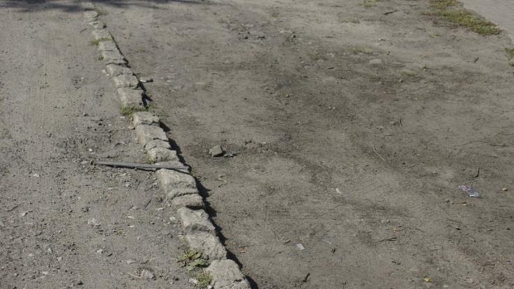 funkcji bezpiecznych ciągów pieszych, brak ciągłości chodników, przyczyniająca się