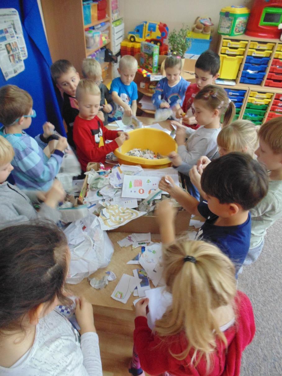 PRZEDSZKOLNY RECYKLING PAPIERU Mając na