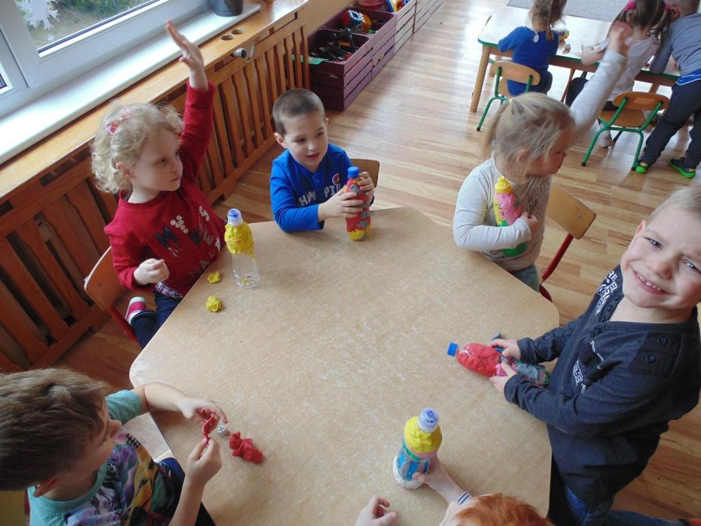 UPCYKLING GRZECHOTKI Z PLASTIKOWYCH