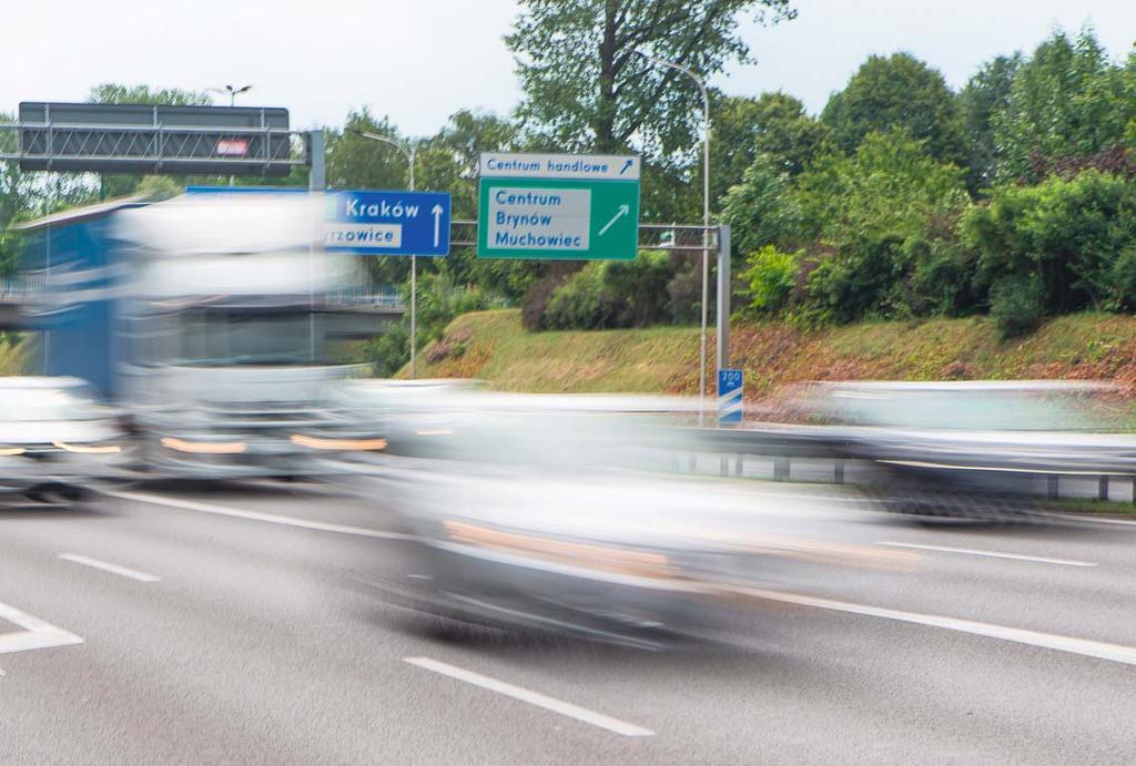 tu, w celu zapewnienia bezpieczeństwa pasażerów, poprawy standardu usług transportowych i zwiększenia efektywności całego systemu transportowego miasta, jednocześnie ograniczając degradację