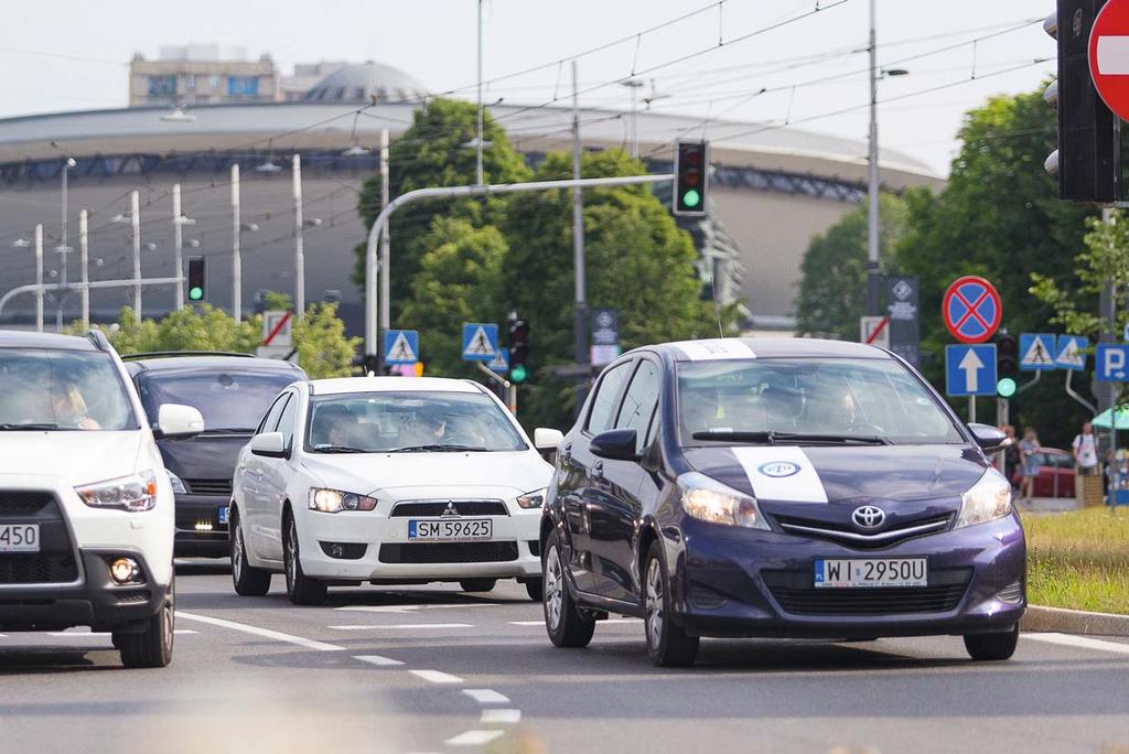 Katowice, al. Korfantego, w tle hala widowiskowo- -sportowa Spodek ciążenia na wielkość spalania, ze względu na charakterystykę pracy silnika.