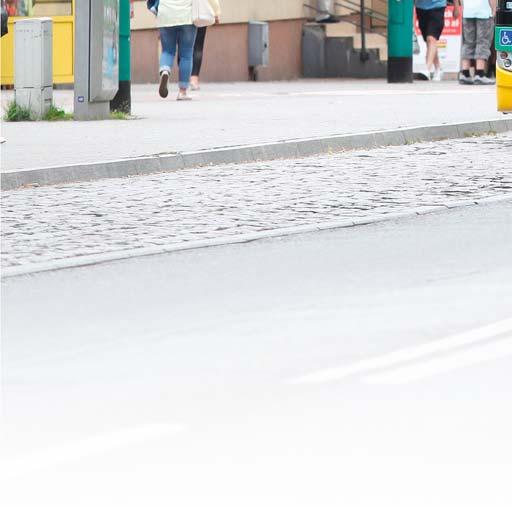 dostępnym transportem autobusowym, działającym w oparciu paliwa ropopochodne, doprowadziły do stopniowej likwidacji tego środka komunikacji miejskiej w większości Streszczenie Summary Przedstawiony