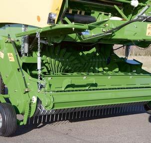 EasyFlow firmy KRONE: niesterowany podbieracz o szerokości roboczej 2.150 mm według DIN 11220, przeznaczony dla pras Comprima CF 155 XC i CV 150 XC.