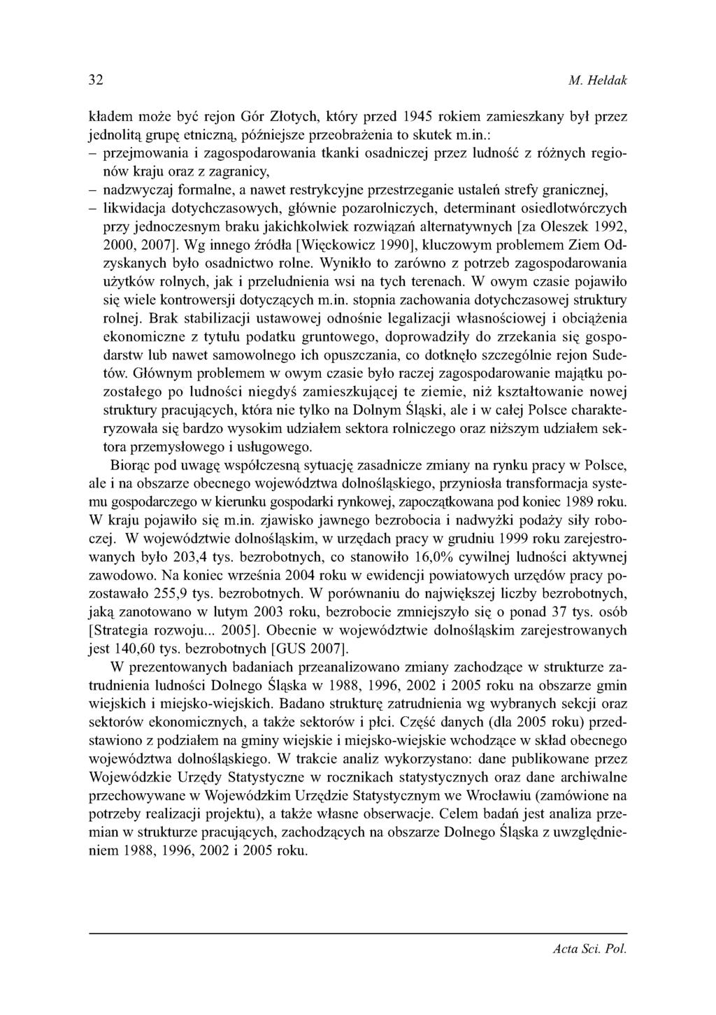 32 M. Hełdak kładem może być rejon Gór Złotych, który przed 1945 rokiem zamieszkany był przez jednolitą grupę etniczną, późniejsze przeobrażenia to skutek m.in.