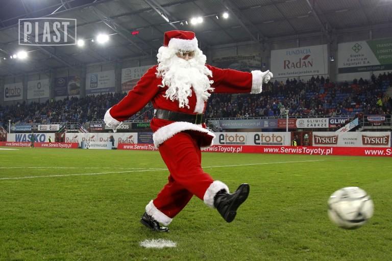 Piast Gliwice Cracovia 2:2 (1:1) 0:1 Rakels, 32 min. 1:1 Rymaniak, 45 min. (s) 2:1 Nespor, 53 min. 2:2 Jaroszyński, 56 min. Piast: Szmatuła Pietrowski, Korun, Hebert, Mraz Vacek, Osyra, Mak (87.