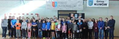 15 Tenisowe zmagania Już po raz dziewiąty w hali sportowej Gimnazjum w Kunowie odbyły się