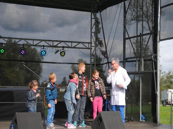 Dużą atrakcją były zorganizowane konkursy i zabawy dla dzieci i dorosłych z
