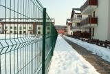 Dodatkowo, kompletny system paneli o różnych wzorach i wysokościach wygodnych w montażu pozwala w sposób optymalny dostosować wygląd ogrodzenia