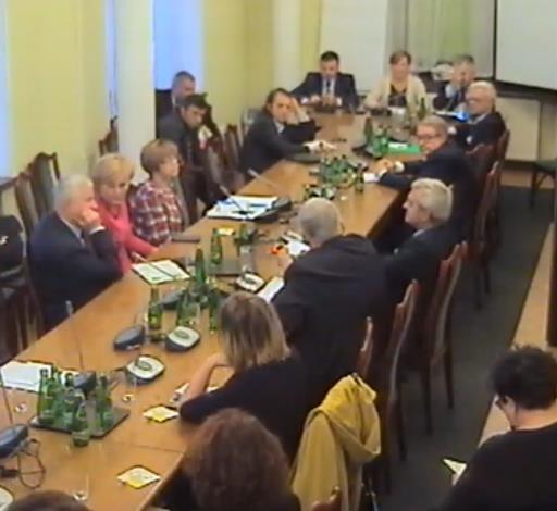 Współpraca z Parlamentem 1. Parlamentarny Zespół ds. Praw Pacjentów 2. Parlamentarny Zespół ds. rozwiązywania problemów mieszkańców "Polski powiatowo-gminnej 3. Parlamentarny Zespół ds. Szpitali Powiatowych 16.