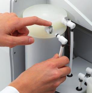 System TKA Smart2Pure może zarówno stać na stole laboratoryjnym,