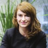opracowaniem strategii cenowych i warunków handlowych. Zarządzała projektami komercyjnymi zarówno w dziale marketingu, jak i trade marketingu i sprzedaży. Związana z branżą FMCG od 2005 roku.