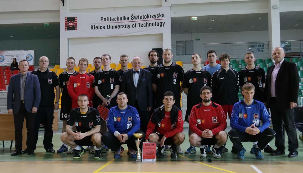 Centrum Sportu Politechniki Świętokrzyskiej University s Sports Centre Politechnika Świętokrzyska dysponuje nowoczesną halą sportową o powierzchni 3416 m 2, w tym 1850 m 2 stanowią boiska, m.in.