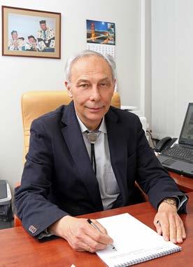 Słowo od Rektora Foreword by the Rector Przekazany Państwu Informator to kompendium wiedzy o Politechnice Świętokrzyskiej, uznanej w Polsce uczelni, głęboko zakorzenionej w tradycji regionu