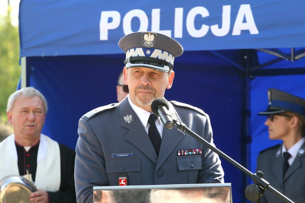 POLICJA.PL Źródło: http://www.policja.pl/pol/aktualnosci/149096,kwp-podpisanie-aktu-erekcyjnego-oraz-wmurowanie-kamienia-wegielnego-podbudowe-k.