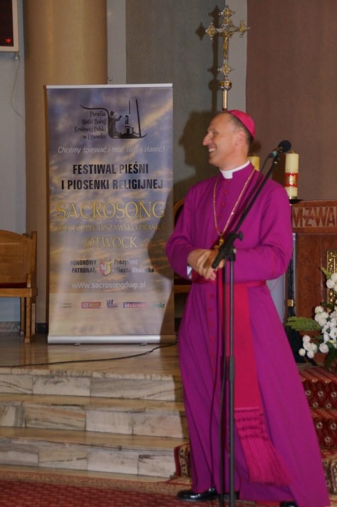 kanclerzem Romualdem Kamińskim powołać do istnienia oddzielny Sacrosong dla chórów. Miejsce Sacrosongu Za miejsce Sacrosongu obrano katedrę, czyli serce diecezji. Dlaczego?