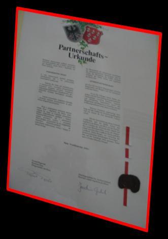 Nysy. Celem wizyty było zacieśnienie stosunków oraz podpisanie umowy partnerskiej pomiędzy obydwoma miastami. W dniu 27 września 2002r.