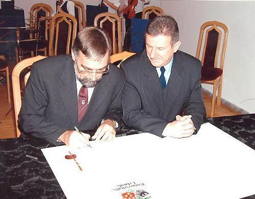 W Nyskim Domu Kultury podpisano umowę partnerską