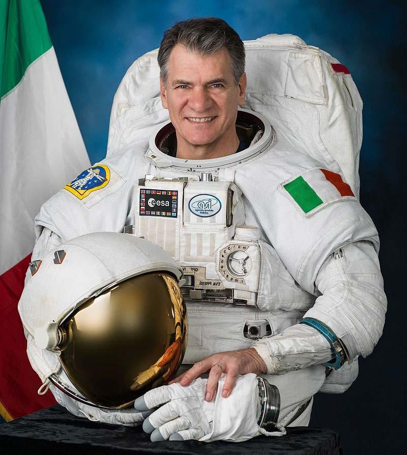 Stacja naziemna w Anglii posługiwała się znakiem GB4YOTA, natomiast astronauta korzystający ze sprzętu radioamatorskiego (ARISS) znajdującego się w module Columbus, pracował pod rzadko spotykanym w
