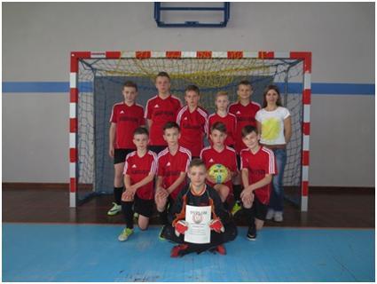 Uczniowie ze Szkoły Podstawowej w Gaworzycach wywalczyli czołowe miejsca w kategorii wiekowej rocznika 2007 2006 i rocznika 2005-2004.