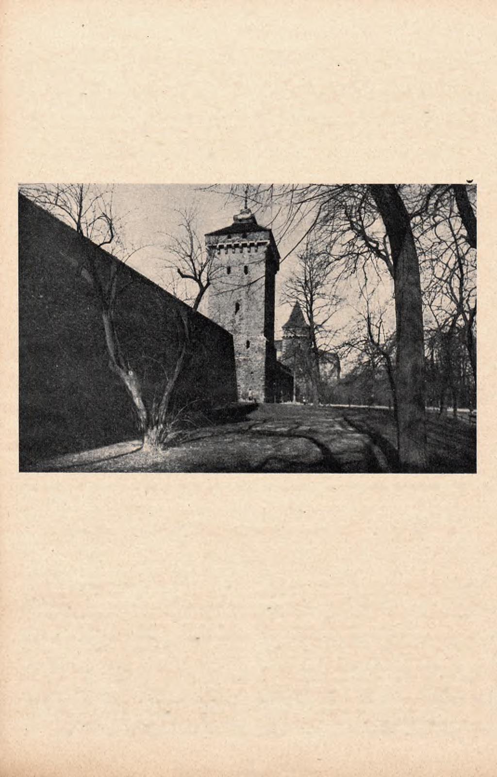 31 The law of 1933 granted to the artisans the right of self*government, exerted through the Chambers of Crafts, existing in every of the 17 provinces of Poland.
