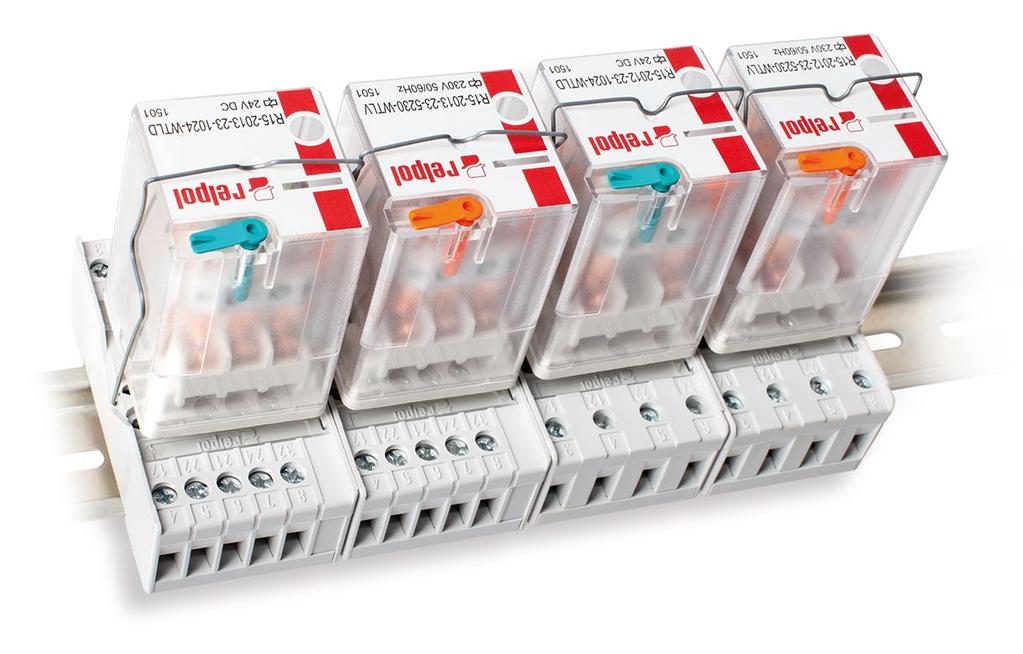 Gniazda i akcesoria GZ11 Rozstaw otworów w płycie montażowej Montaż na płycie 82,8 x,5 x 22,5 mm GZ 1050