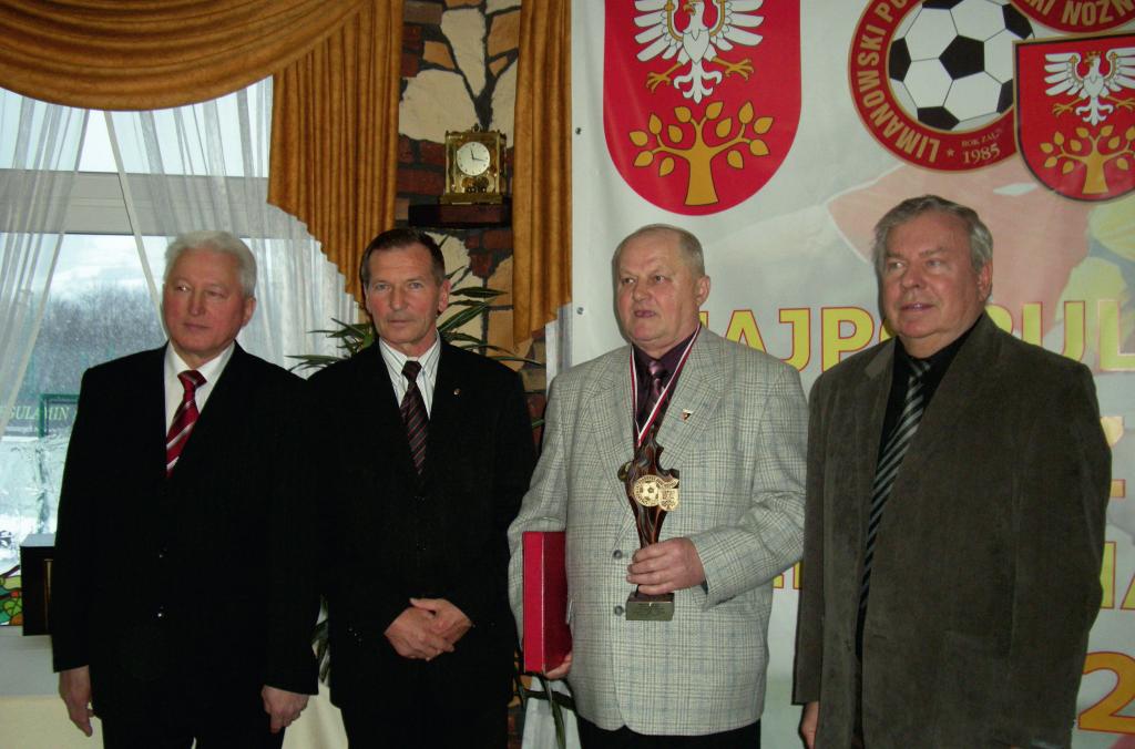 Najpopularniejszy działacz ziemi limanowskiej w 2009 r: Władysław Szczypka Prezes KS Turbacz Mszana Dolna XIII - 2010 - Sala konf. na stadionie w Słopnicach 1. Mariusz Przystał 2. Artur Matras 3.