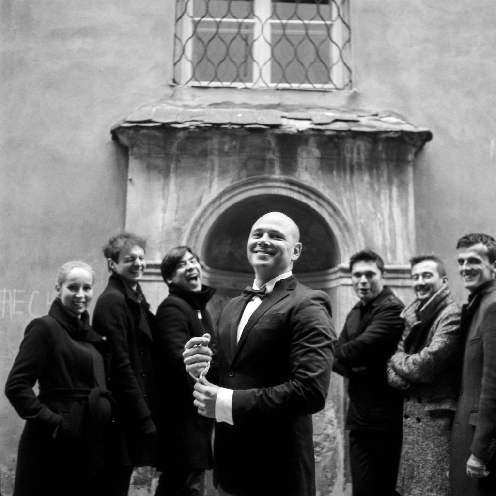 Zespół Projekt Tango Corazon powstał w wyniku naszej fascynacji muzyką argentyńską i latyno-amerykańską, która zainspirowała nas do tworzenia tang we własnych aranżacjach: jazzowych, klasycznych,