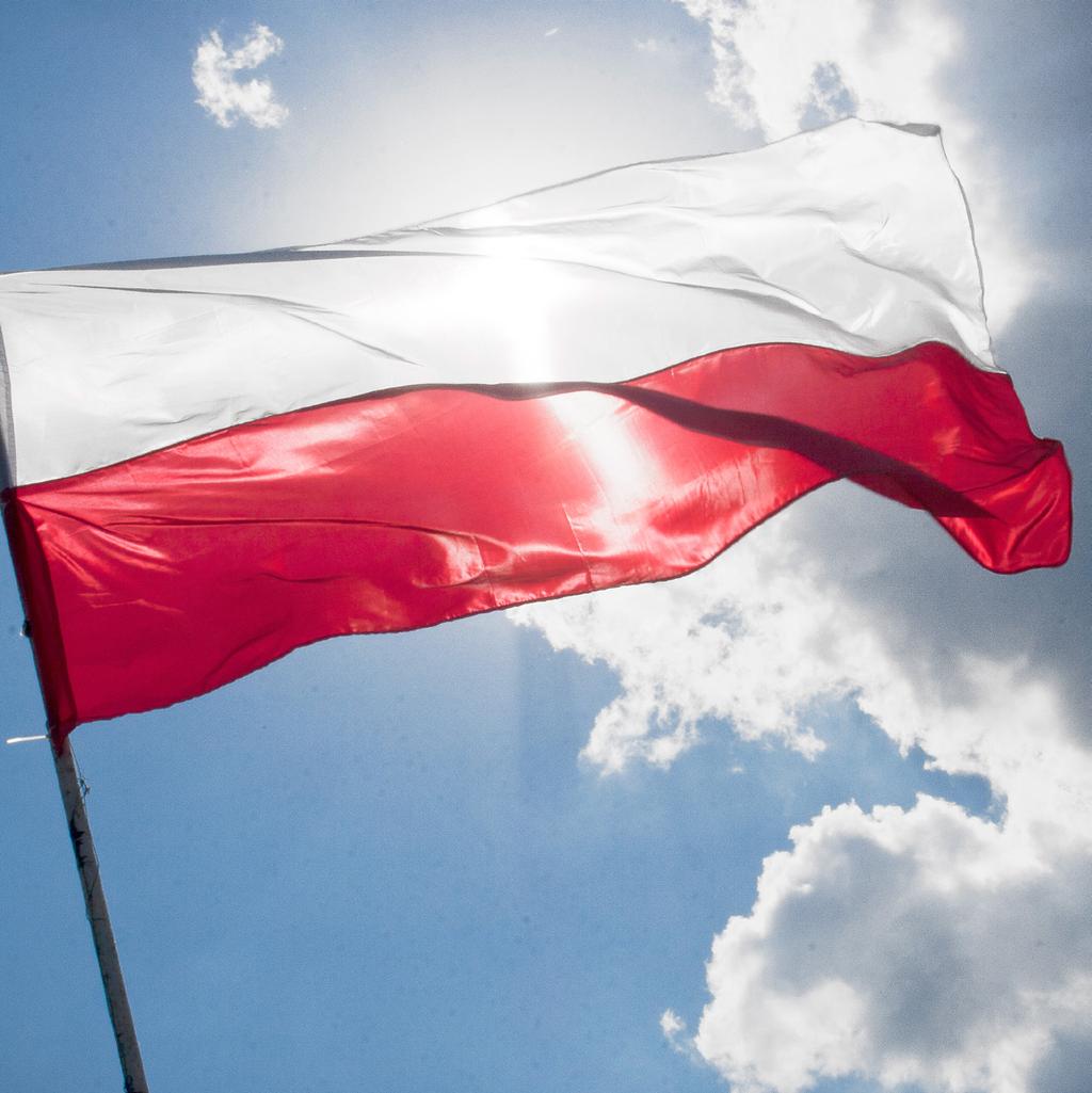PORCELANOWA KOLEKCJA STULECIA ODZYSKANIA NIEPODLEGŁOŚCI PORCELANA Z HISTORIĄ 11 listopada 2018 roku to data, kiedy Polacy będą świętowali stulecie odzyskanie niepodległości swojego kraju.