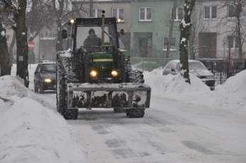 Rozstrzygnięto przetarg na zimowe utrzymanie dróg gminnych i powiatowych na terenie gminy. Za zimowe utrzymanie dróg i ulic w Gostyniu odpowiada Przedsiębiorstwo Usługowo Budowlane Brukpol s.c. ze Strzelec Wielkich.