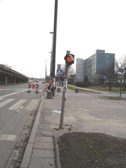 pełne wydzielenie pasa przeznaczonego dla autobusów. Fot. 18. Wlot ul.