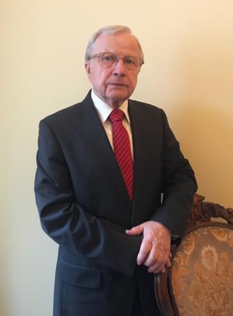 Wykładowcy: Profesor Hieronim Bartel jest lekarzem, embriologiem. Absolwent Wydziału Lekarskiego Wojskowej Akademii Medycznej z 1962 roku.