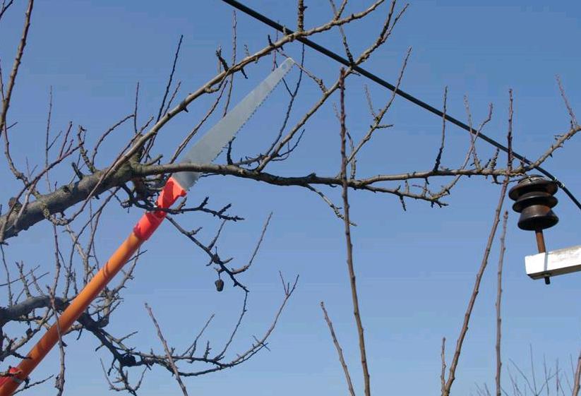 Sprzęt uszkodzony, silnie zużyty (mechaniczne uszkodzenia końcówki wielowypustowej) lub zabrudzony nie może być użyty w pracach pod napięciem.